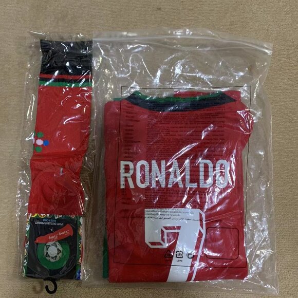 Red Football Home Kit Shirt Jersey Ronaldo #7 - Picture 3 of 3